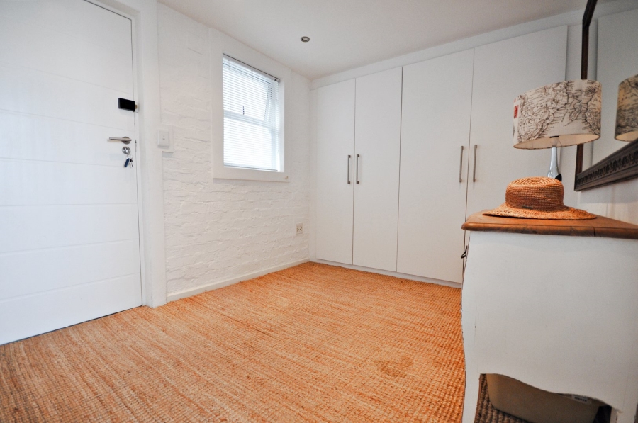 To Let 1 Bedroom Property for Rent in Green Point Western Cape